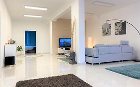 Stadtsuite Mit Sauna In Wiener Neustadt 135 M2
