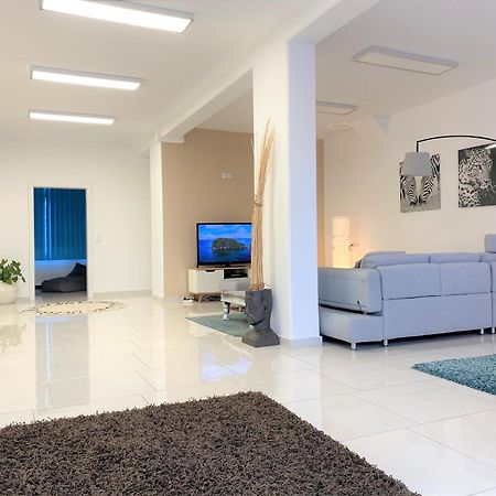 Stadtsuite Mit Sauna In Wiener Neustadt 135 M2 Zewnętrze zdjęcie